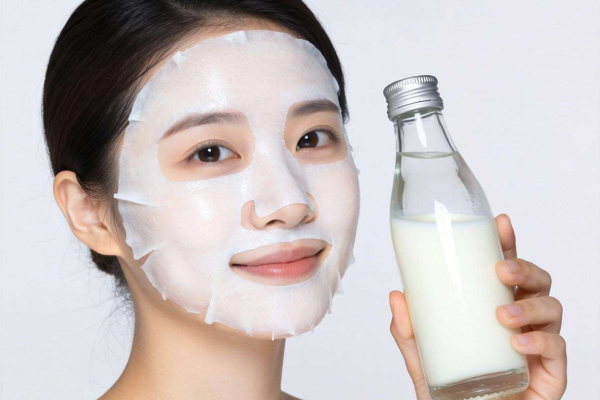 牛奶白酒面膜制作方法大揭秘，在家轻松打造焕颜美肌