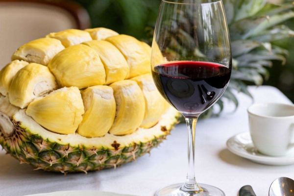 喝着红酒能吃菠萝蜜吗？一文带你了解食用搭配真相