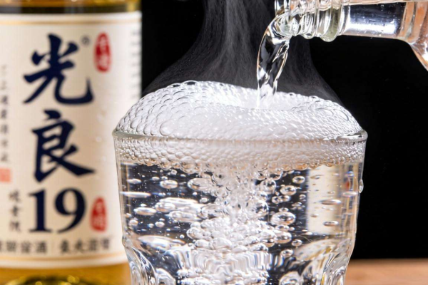 光良白酒19兑什么饮料?解锁最佳搭配让口感升级