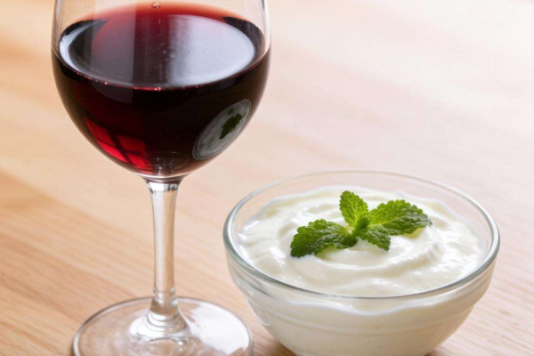 红酒搭配哪种酸奶减肥效果最佳？答案全揭秘！