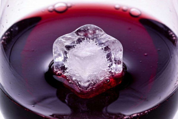 红酒中间加糖可行吗？探究加糖对红酒口感和品质的影响