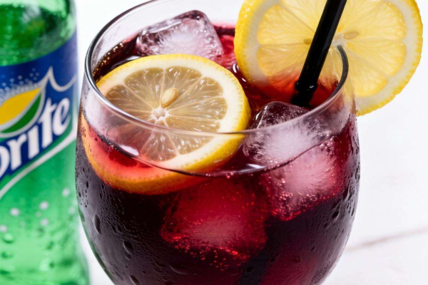 雪碧加红酒加柠檬，这独特组合究竟叫什么？