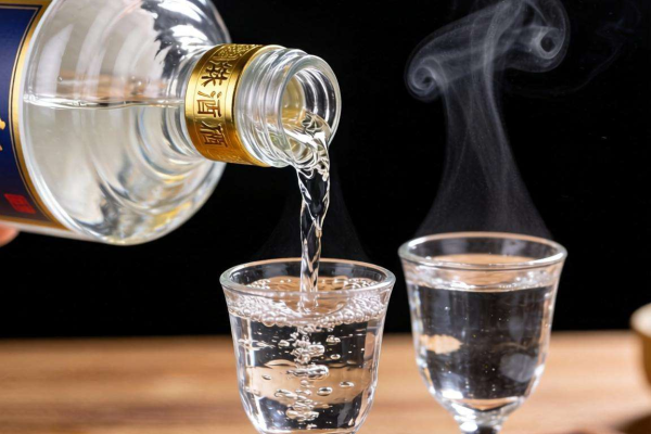 请客白酒这样倒酒更好喝,掌握这些技巧让宴会氛围更上一层楼