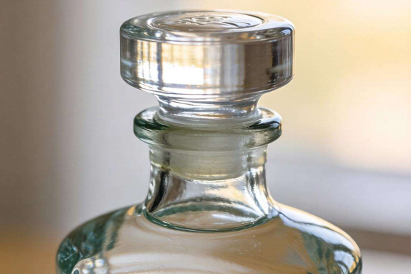 白酒瓶帽材质大揭秘：常见类型与特点全知晓