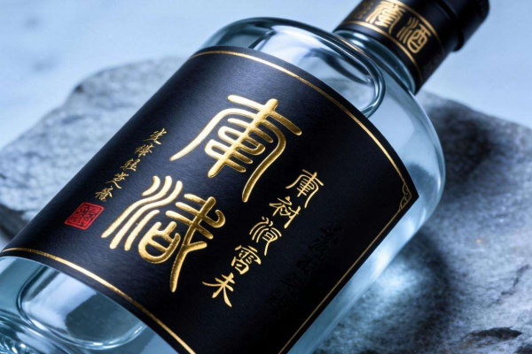 白酒标识大揭秘：从标签读懂酒的品质、成分与工艺奥秘