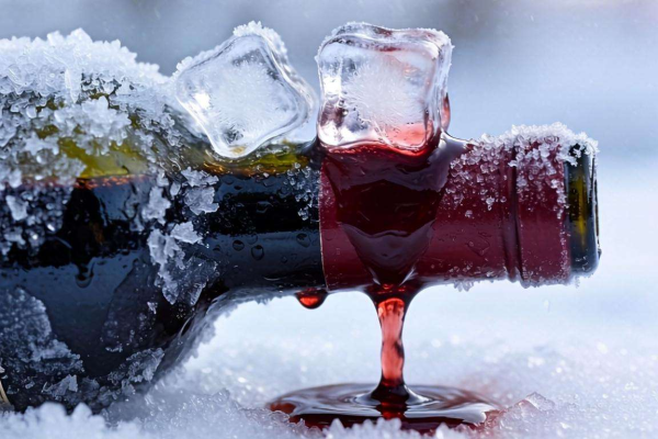 红酒冻了以后还能喝吗？深度解析冷冻对红酒品质的影响
