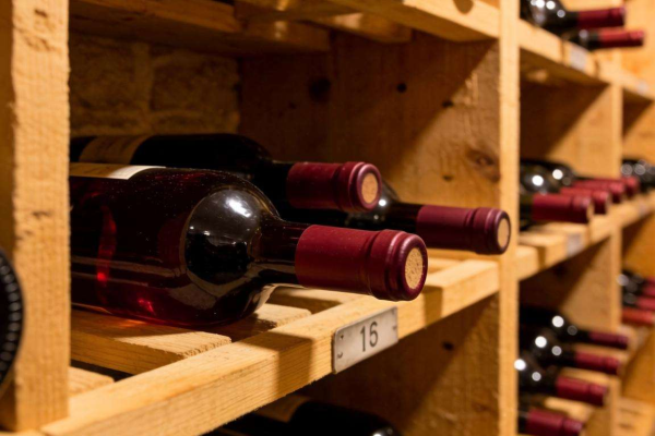 红酒最佳储藏方式大揭秘，这些要点让你的红酒历久弥香