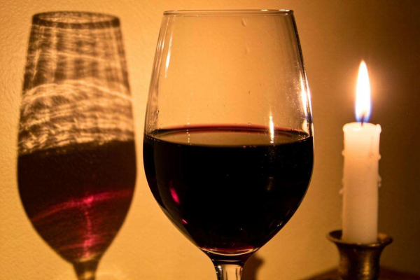 掌握这些技巧,轻松辨别红酒好坏