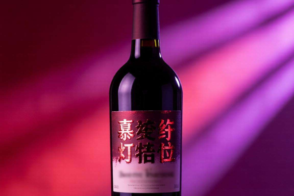 红酒颜色深就是假酒吗？深度剖析红酒颜色背后的真相