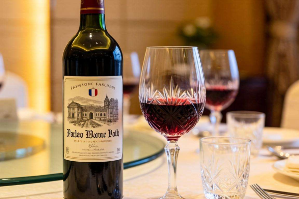 烟台婚宴红酒怎么选?这几款好喝又适配,让喜宴更添浪漫!