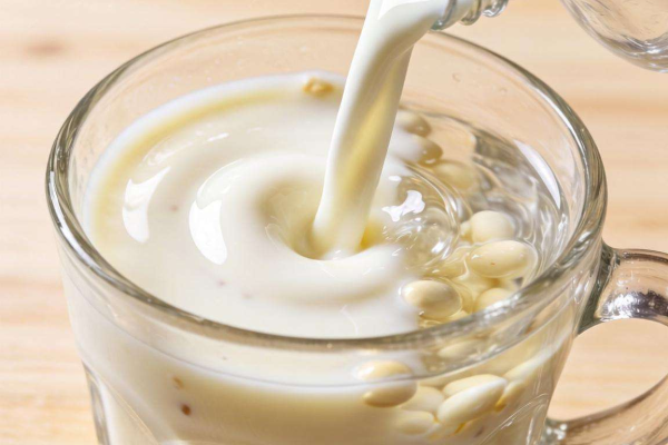 白酒能和豆浆一起喝吗？探究两者同饮的真相与风险